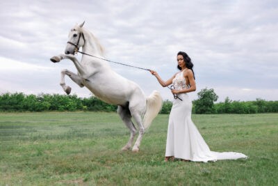 menyasszony ugró lóval