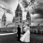 Menyasszony és Vőlegény a kreatív fotózás közben