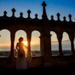 szép menyasszony a napfelkeltében a Halászbástyán